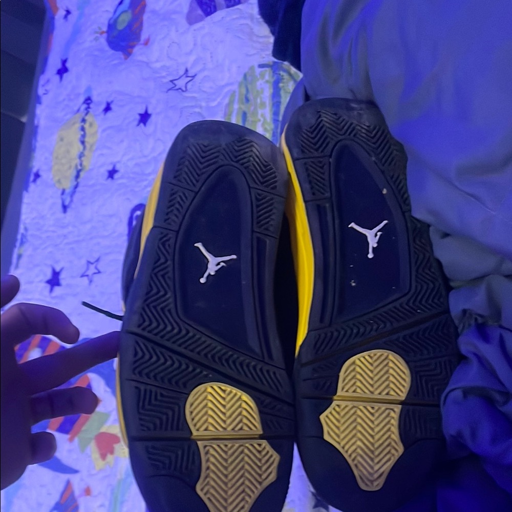 Jordan Black and Yellow Sneakers Sleek Athletic Design - Picture 4 of 6